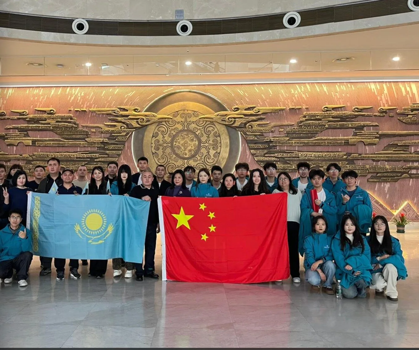2025年首期哈萨克斯坦AI师资培训班学员合影